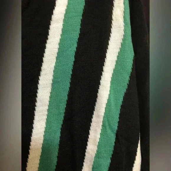 Women’s sweater size 16💚🎄🍀 - Picture 10 of 16